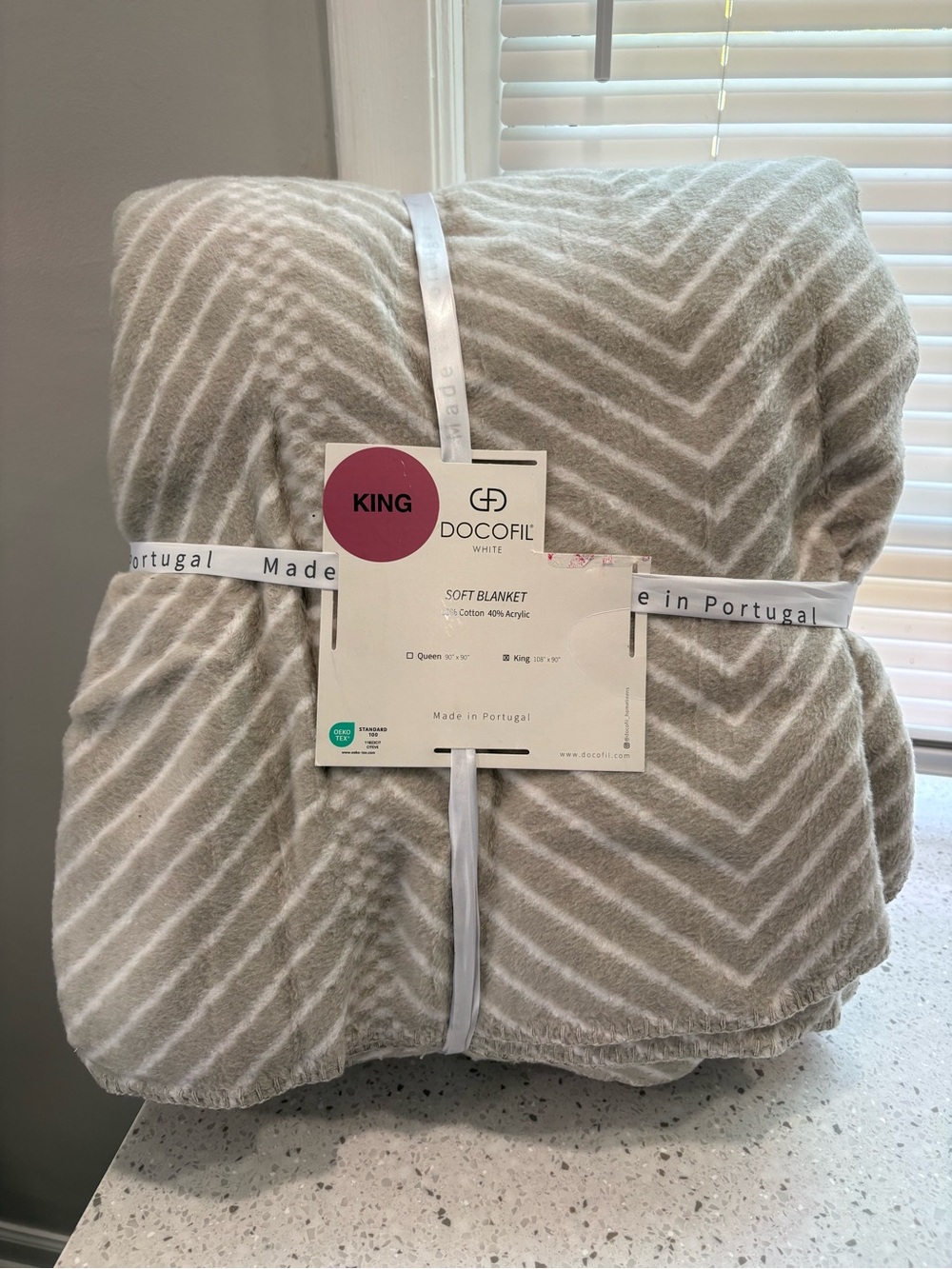 NEW Docofil King Size Soft Blanket in Light Gray Chevron
